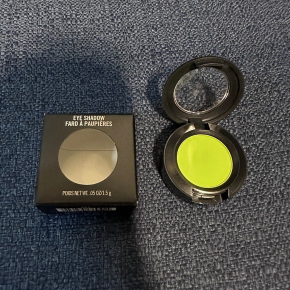 NIB MAC Eye Shadow What's The Wifi Matte - Picture 11 of 11
